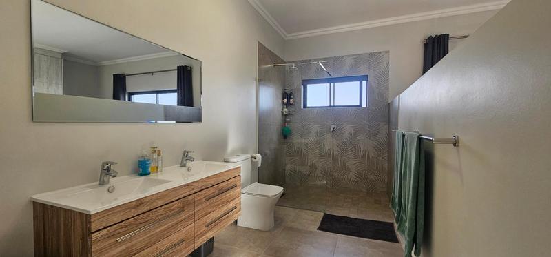 5 Bedroom Property for Sale in Myburgh Park Western Cape